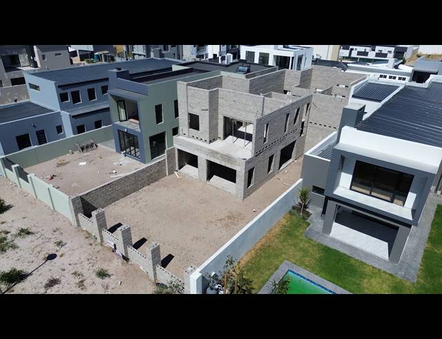 4 BEDROOM FREEHOLD FOR SALE IN SANDOWN